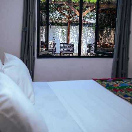 Ahome Guest House & Lounge Lomé Eksteriør bilde